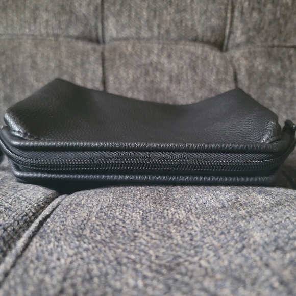 Giorgio Armani Travel Case NWOT Eva Air - Picture 7 of 14